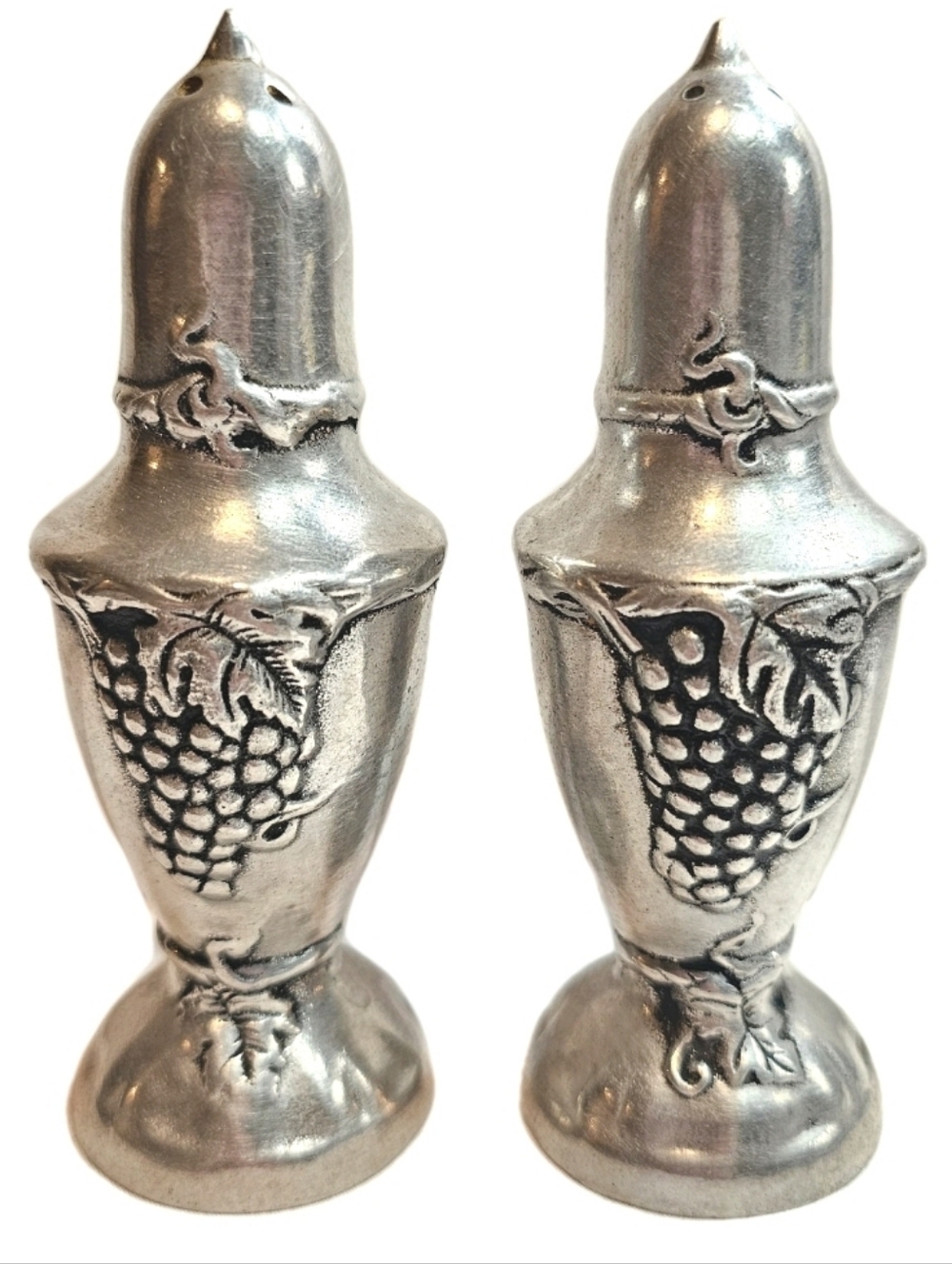 Vintage Collectible Pewter Vineyard Grapes Victorian Salt & Pepper Shakers - Picture 2 of 8